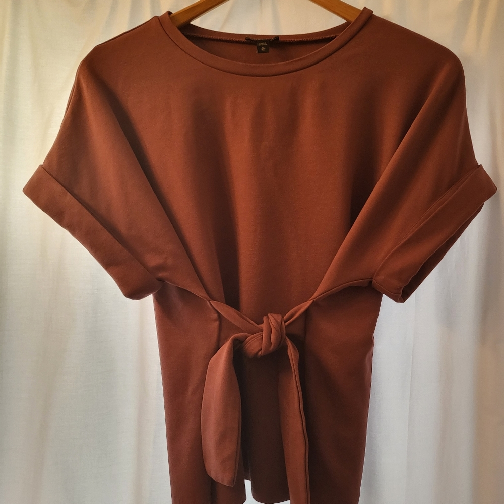 Super cute & slimming casual top